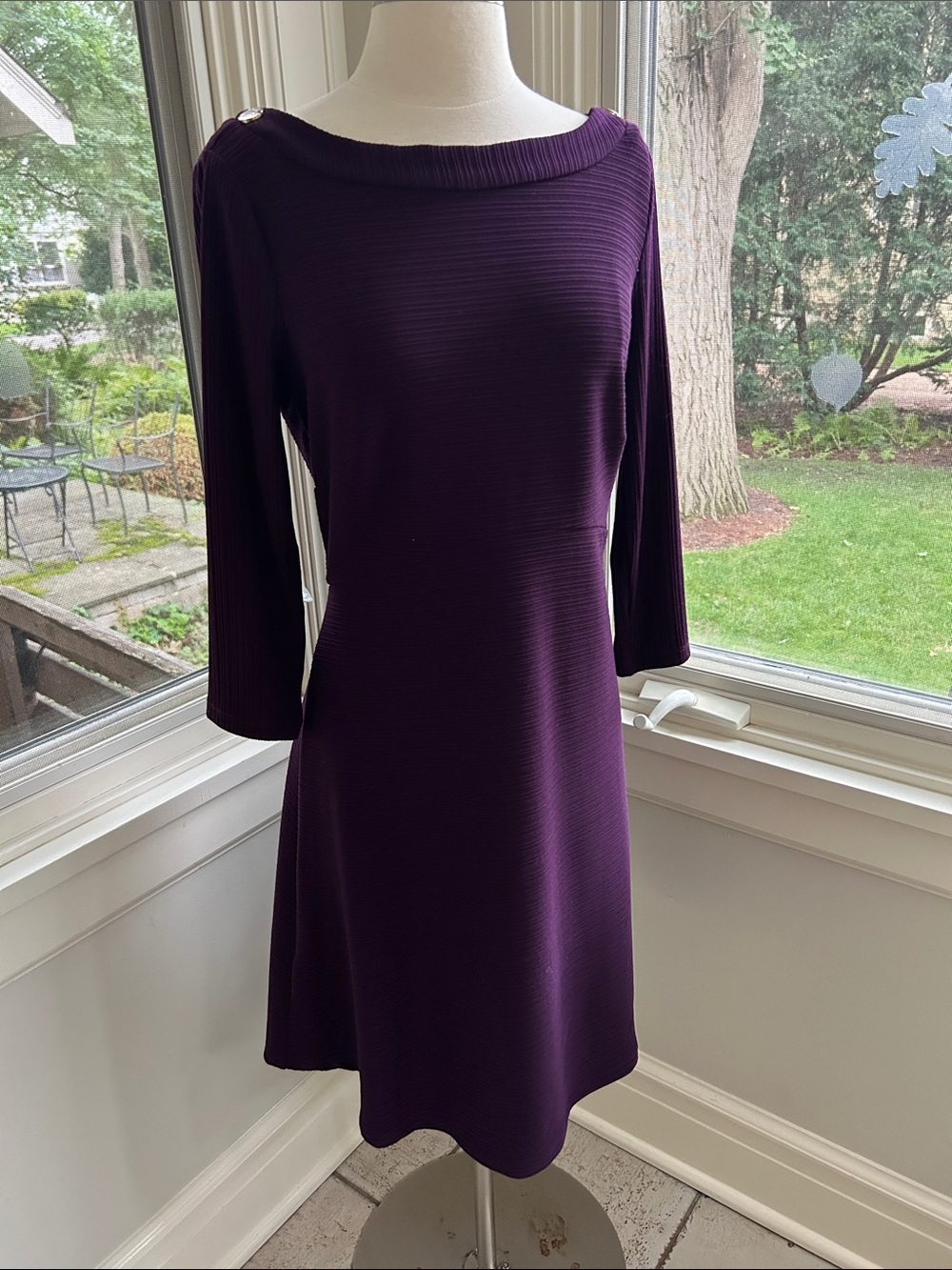 Beautiful feminine dress Tommy Hilfiger size 10